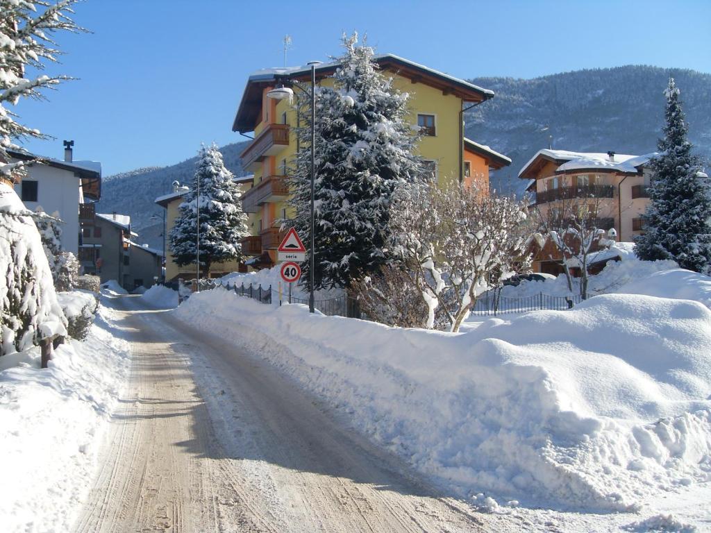 Residence Stella Delle Alpi Cavedago Buitenkant foto